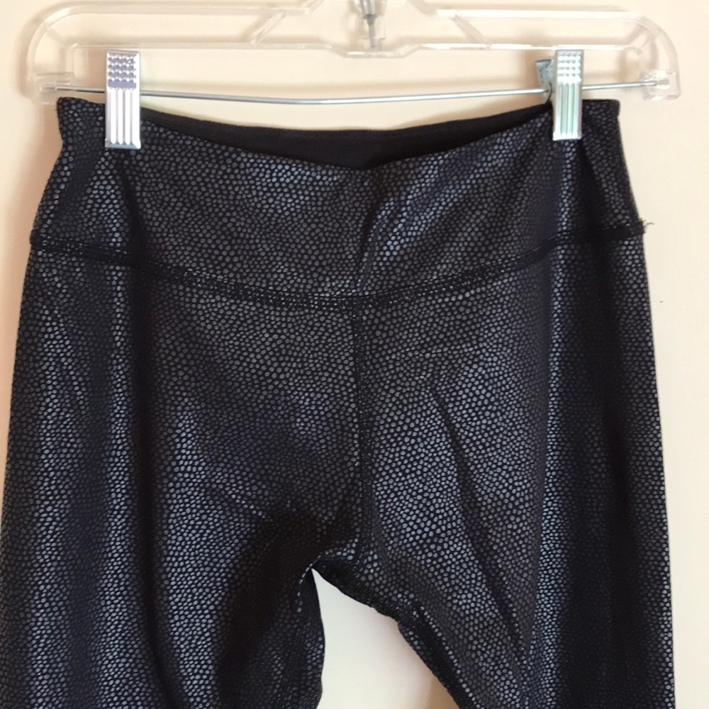 Beyond Yoga Shiny Glossy Snakeskin Black Legging M